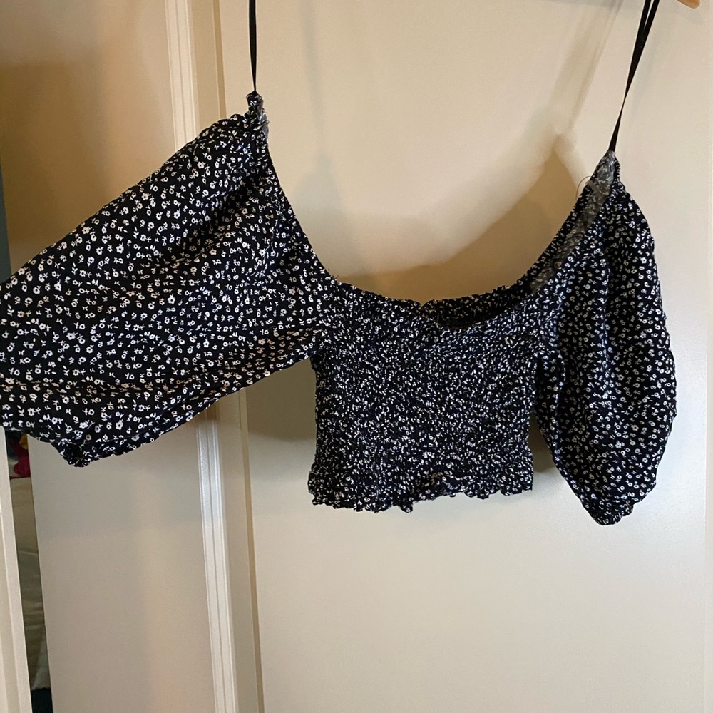 Forever 21 puffy sleeve crop